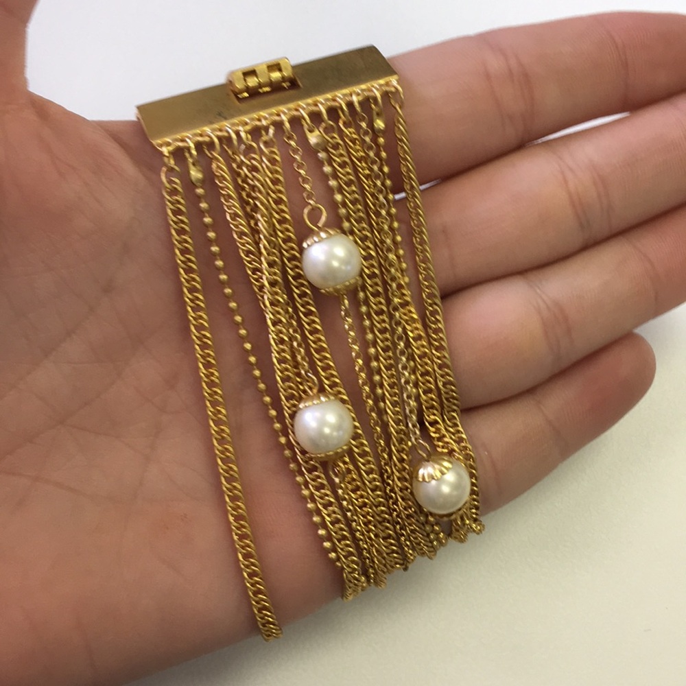 Linear pearl bracelet